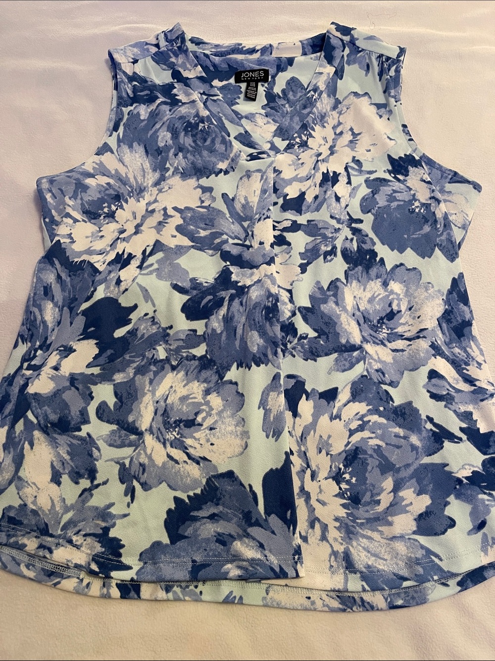 Jones New York Blue and White Floral V-Neck Camisole Top